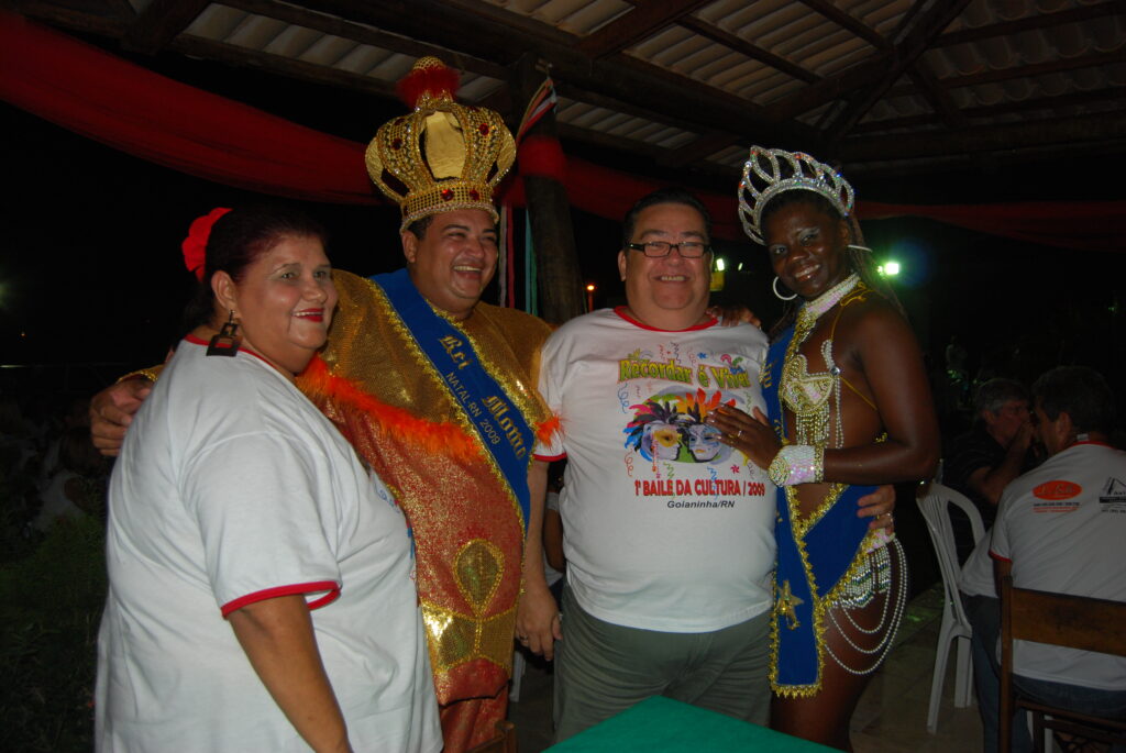 Ana Maria, Secretária de Cultura, entre amigos...