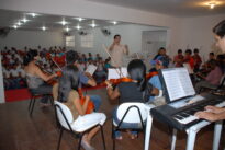 Apresentação de alunos da Escola de Música no auditório da Casa de Cultura