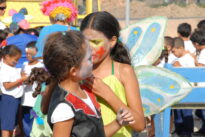 Criança precisa de diversão e arte.