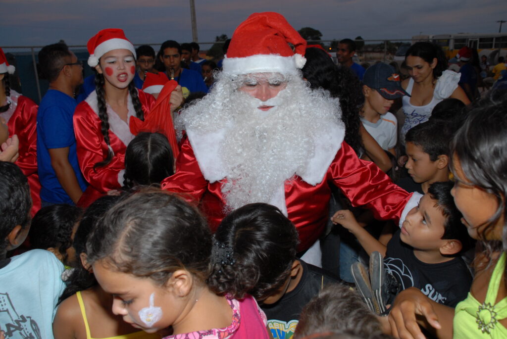 Papai Noel e a criançada...