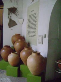 Utensílio do cotidiano - potes de água feitos