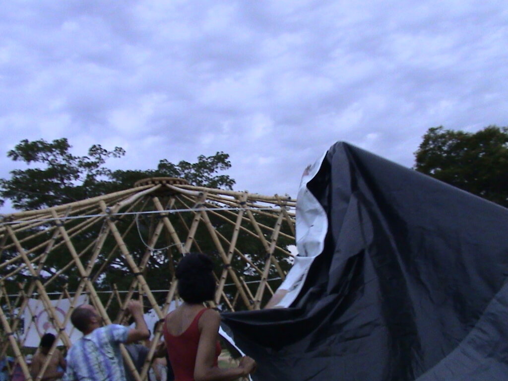 Um yurt só se move se estivermos juntos