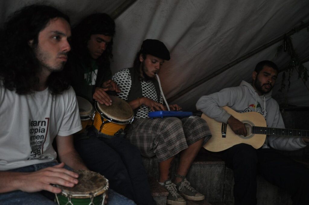 Artistas se apresentam no Palco Livre da Aldeia da Paz 2012