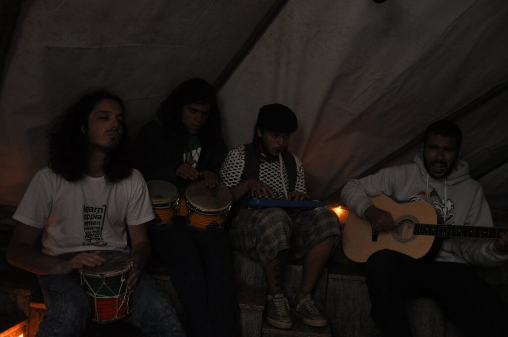 Artistas se apresentam no Palco Livre da Aldeia da Paz 2012