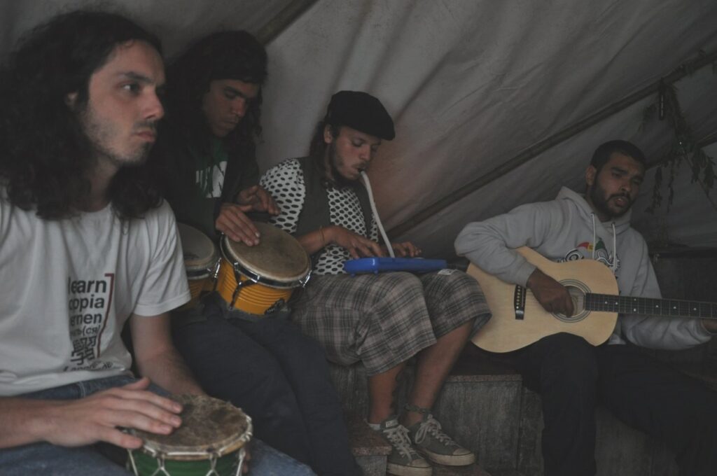 Artistas se apresentam no Palco Livre da Aldeia da Paz 2012