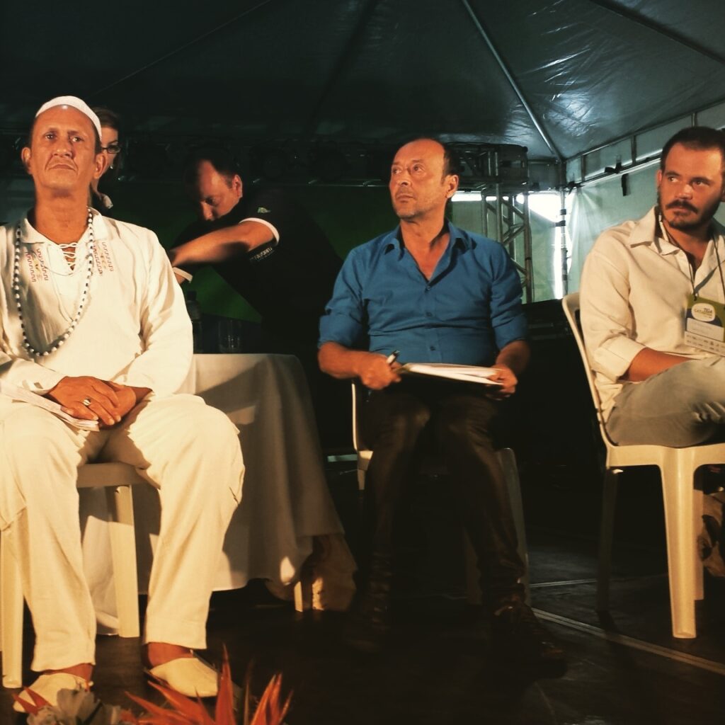 Diálogo entre Sociedade Civil e Governo.