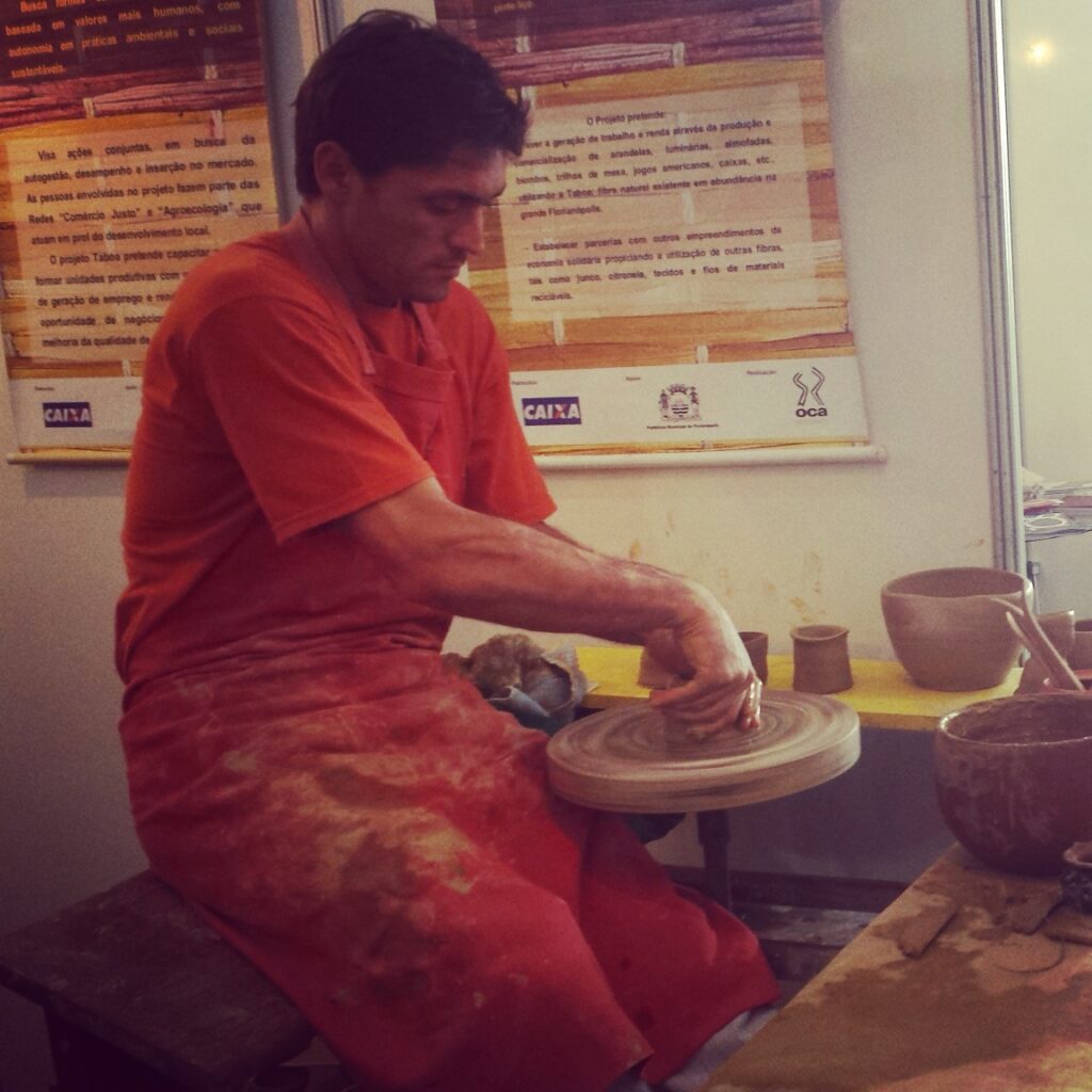 Oficina de cerâmica do Ponto OCA - Crescendo Com Arte