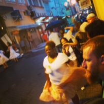 Cortejo Cultura Viva resistindo à chuva em Floripa.