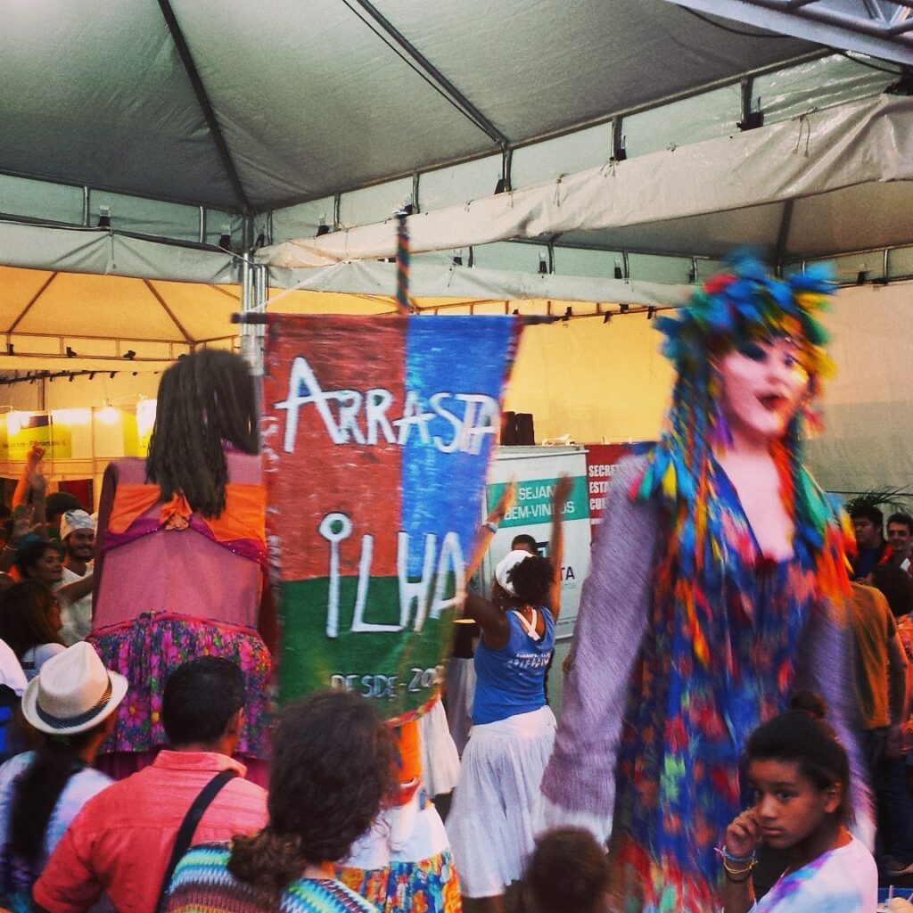 Maracatu com Maricota no Cortejo Cultura Viva