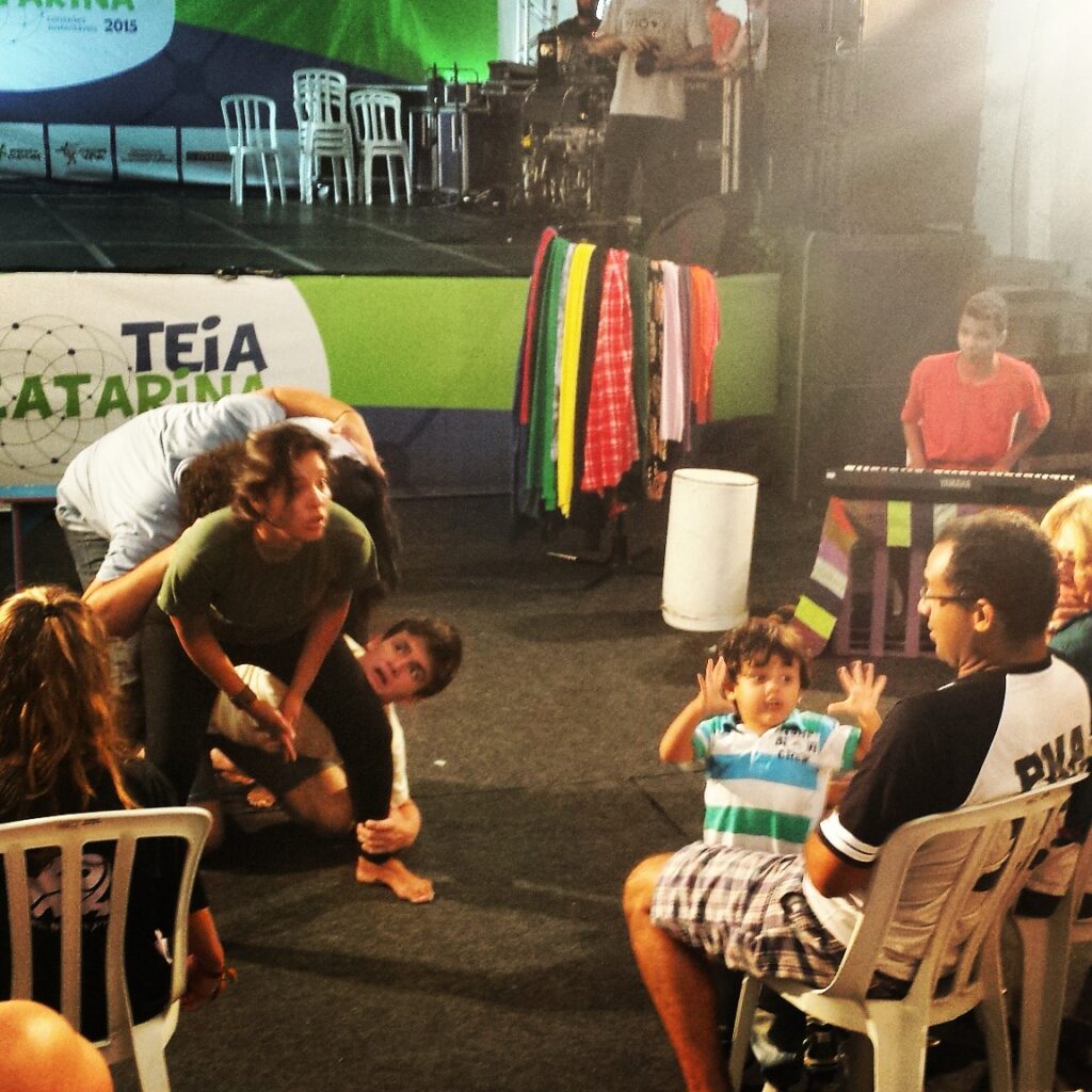 O Itinga pede passagem apresenta: Teatro Play Back