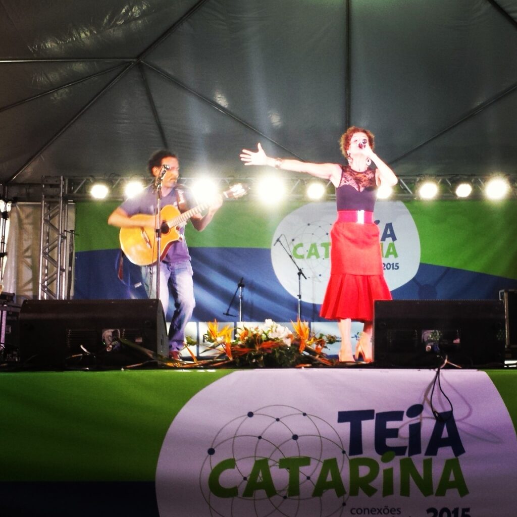 Apresentação de Marcoliva Lives e Tatiana Coub