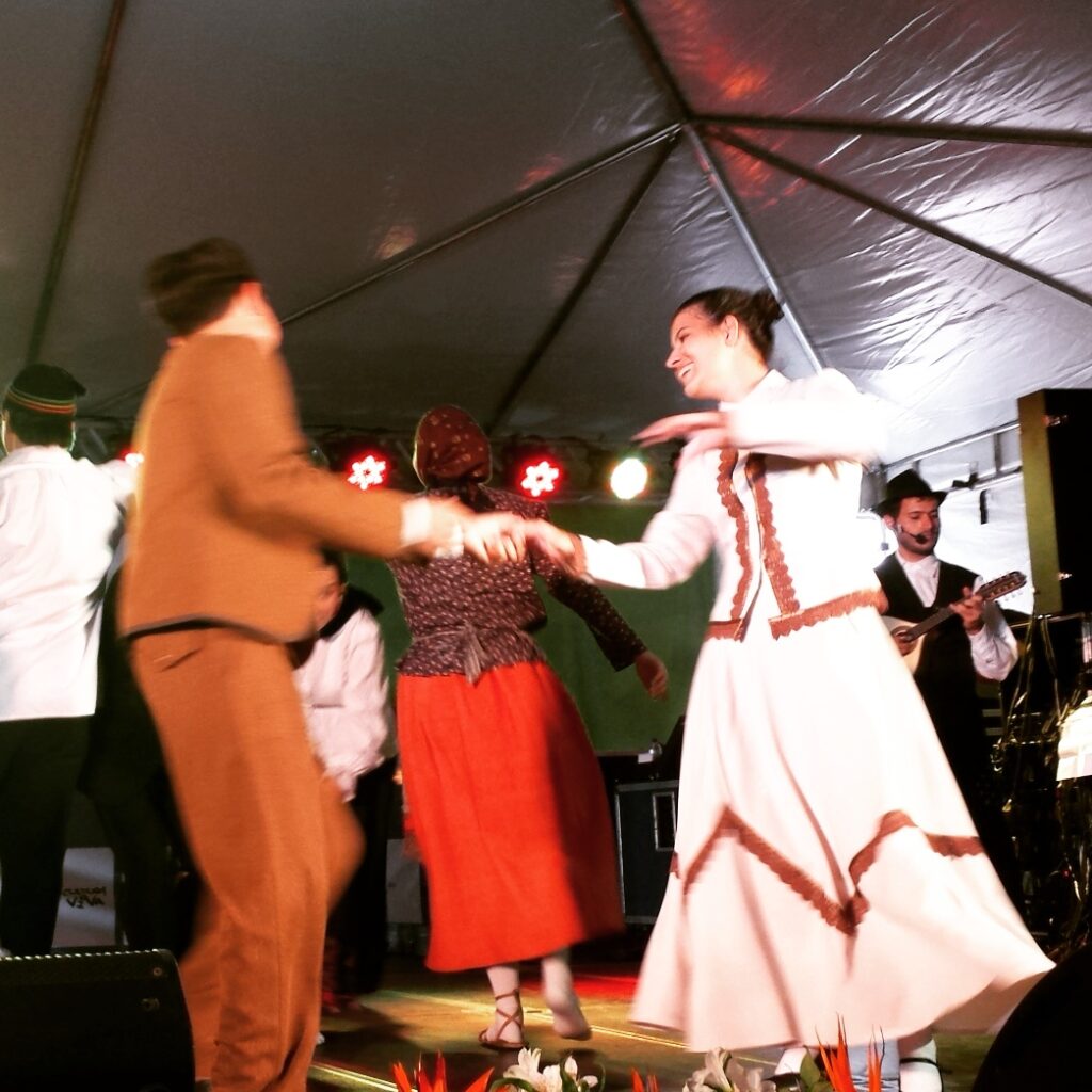 No baile do Açor Sul
